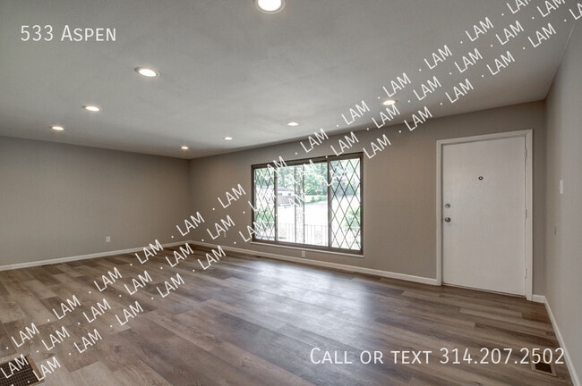 Building Photo - 533 Aspen Dr