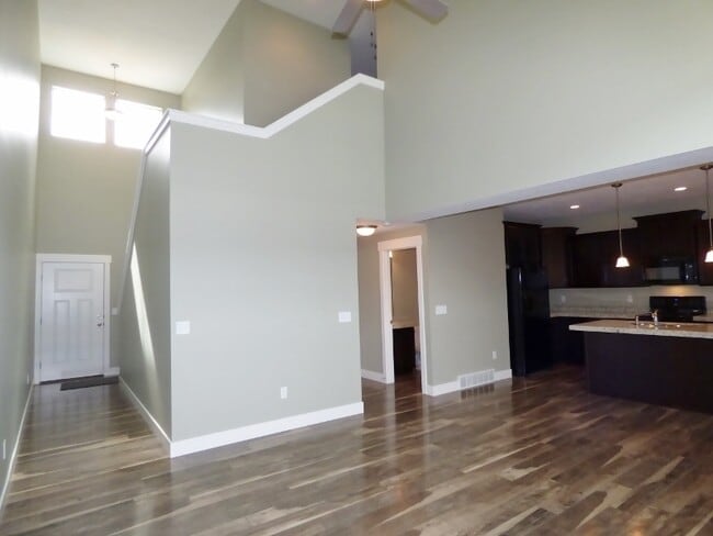 Building Photo - 3 Bed 2.5 Bath Condo