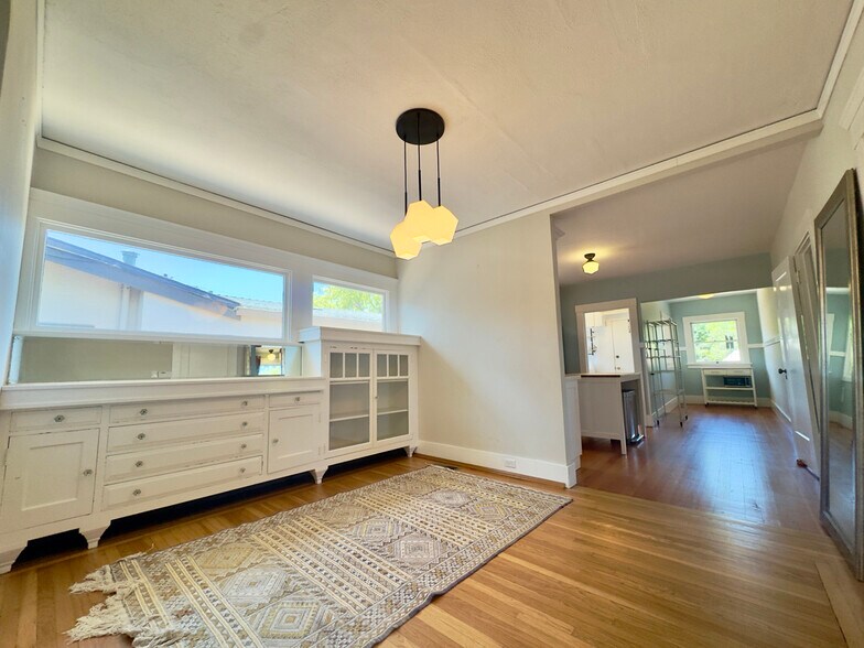 Building Photo - 2309 Derby St