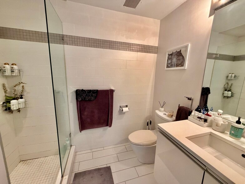 Building Photo - 1607 Tremont St