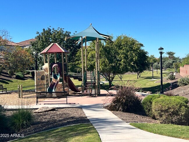 Building Photo - 836 E Constance Wy