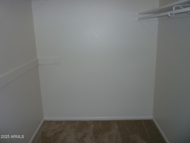 Building Photo - 12618 W Parkwood Dr