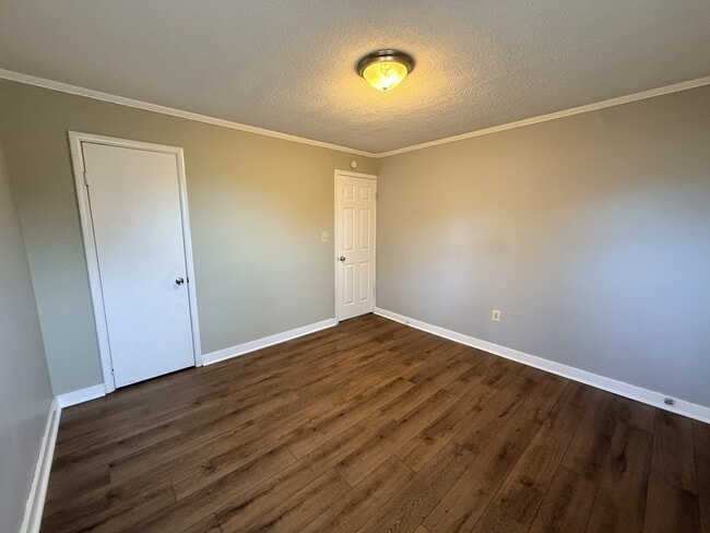 Building Photo - 608 Mt Pelia Rd