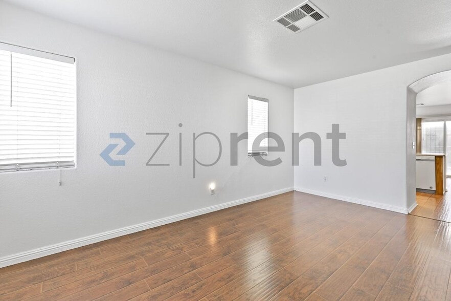 Building Photo - 2005 Rose Coral Ave