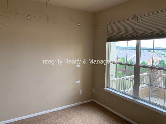 Building Photo - 552 Hanging Rock Pl