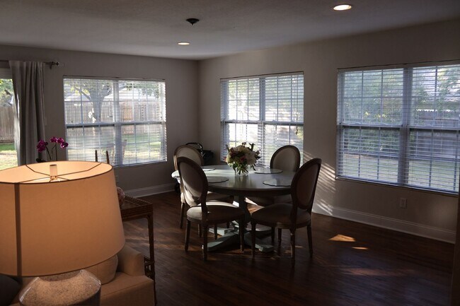 Building Photo - Overton Park home for Lease