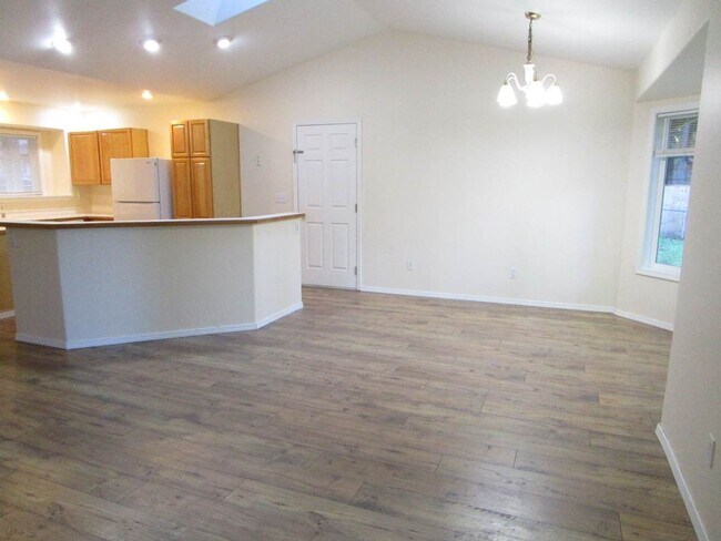 Building Photo - 3 Bedroom, 2 Bathroom Rambler located in A...