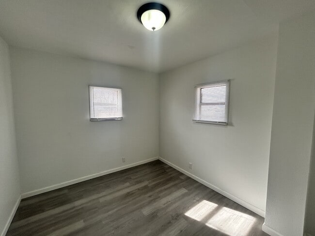 Building Photo - 924 Murphy Ave