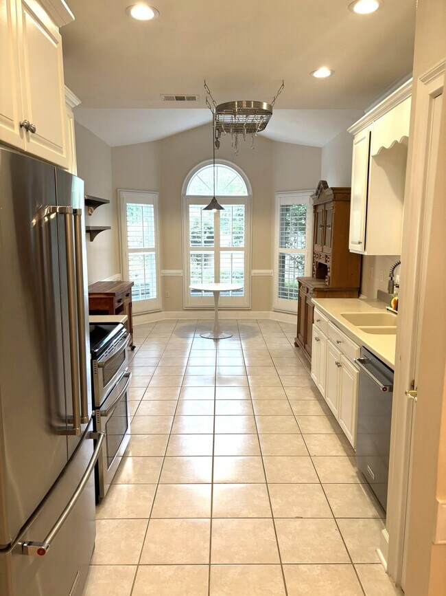 Building Photo - 8970 Eagles Ridge Dr