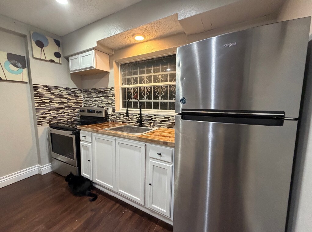 Building Photo - 505 E Columbus Dr