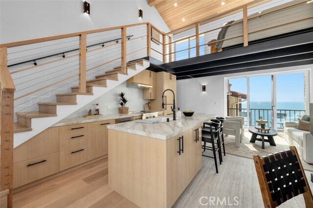 Building Photo - 555 Esplanade
