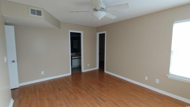 Building Photo - 2269J Essex Dr