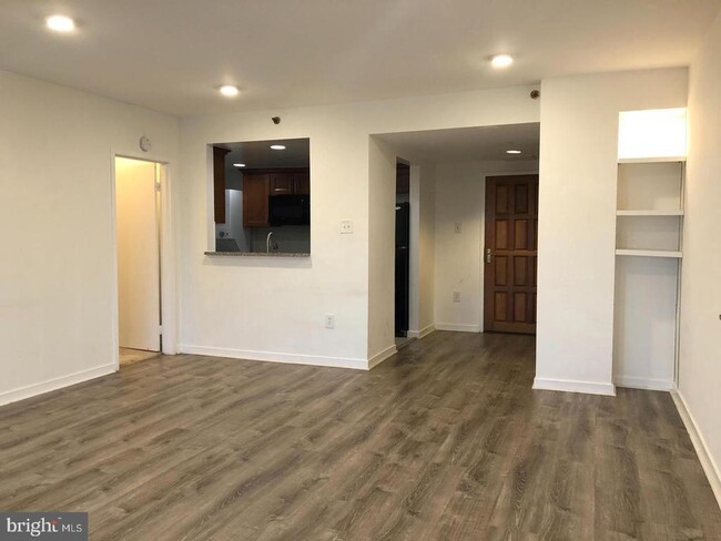 Building Photo - 1530 Key Blvd