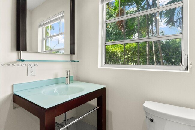 Building Photo - 1605 Euclid Ave