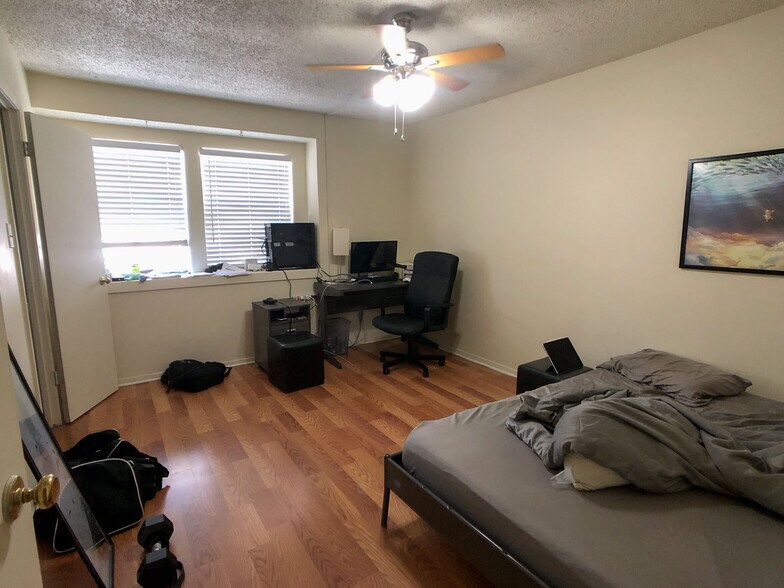 Building Photo - 2110 Rio Grande