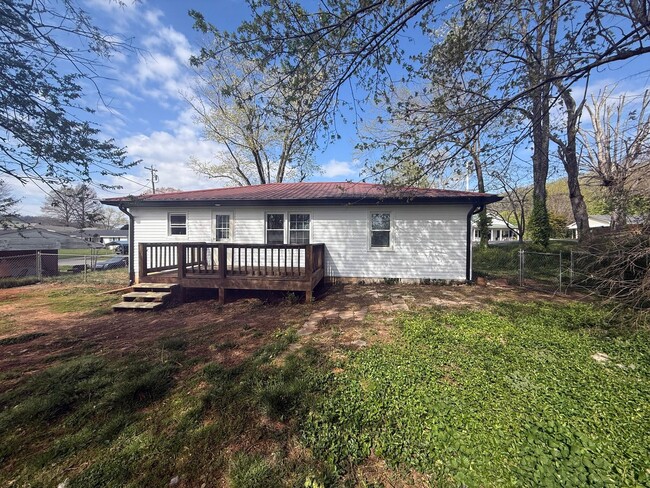 Building Photo - Pet-Friendly 3-Bedroom Home with Fenced Yard & Large Deck Near Downtown Livingston