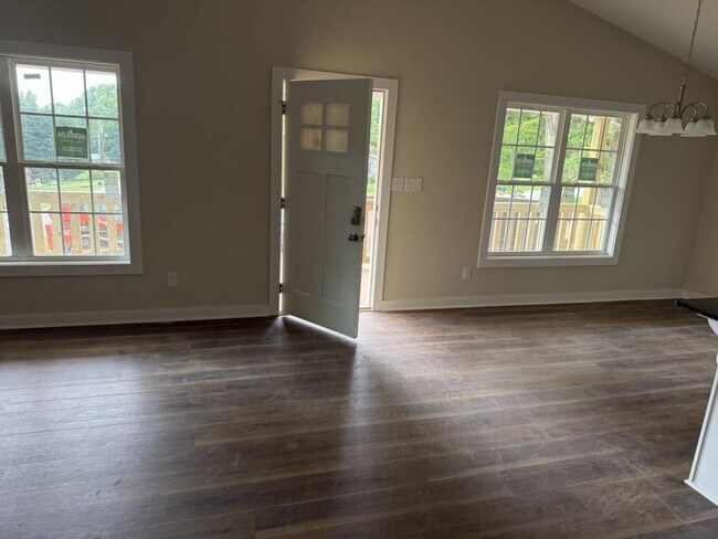 Building Photo - 9 Woodgreen Dr