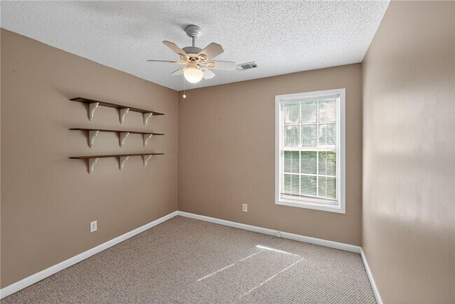 Building Photo - 158 Windsor Cir