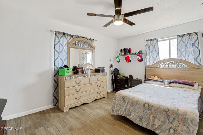 Building Photo - 9128 Diana Dr