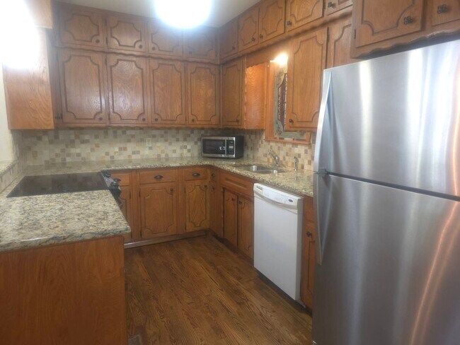 Building Photo - 4701 N Peniel Ave