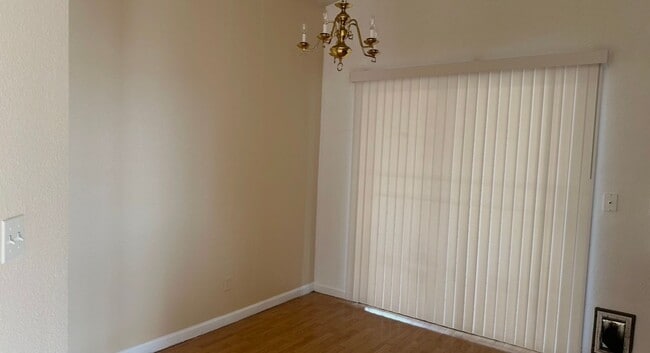 Building Photo - 2 BETHROOMS 2 BATHROOMS  2 CAR GARAGE HOUSE AVAILABLE FOR RENT