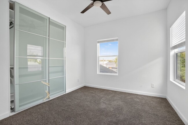 Building Photo - 4 Weeks Free!! Urban Modern Living Near Downtown San Antonio!