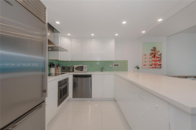 Building Photo - 2301 Collins Ave