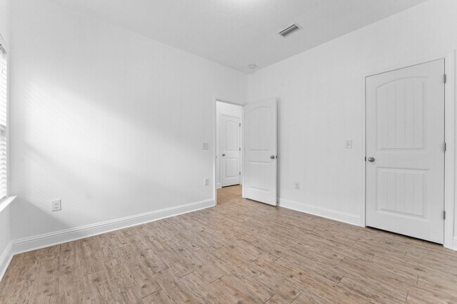 Building Photo - 27320 Lashay Dr