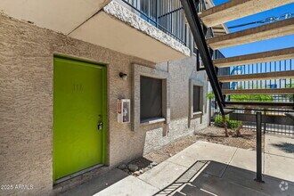 Building Photo - 2848 E Greenway Rd