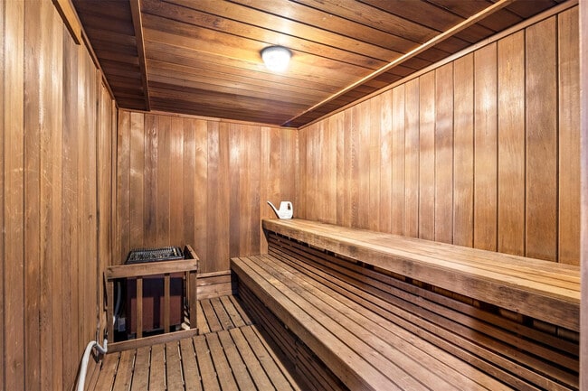 Building Photo - 801 S Ocean Dr