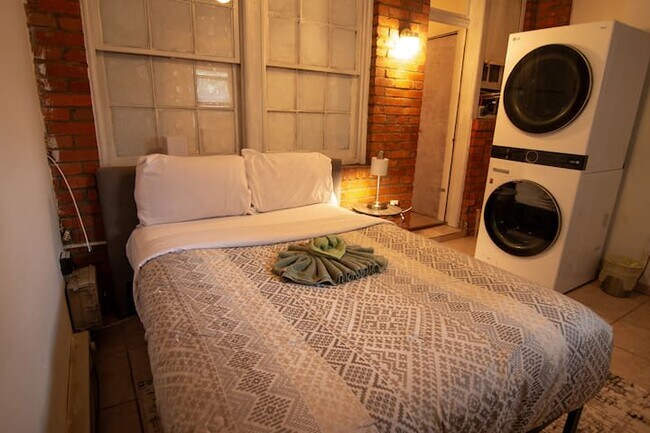 Building Photo - Office