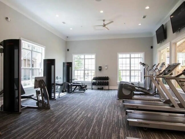 Building Photo - 100 Crossing Blvd