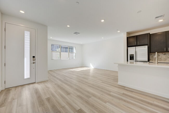 Building Photo - 1533 Melodic Lark Dr