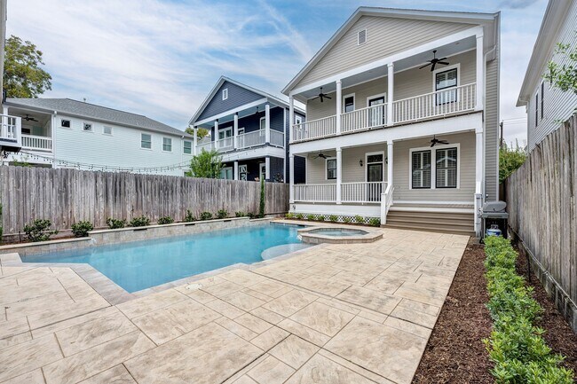 Building Photo - 1525 Oxford St