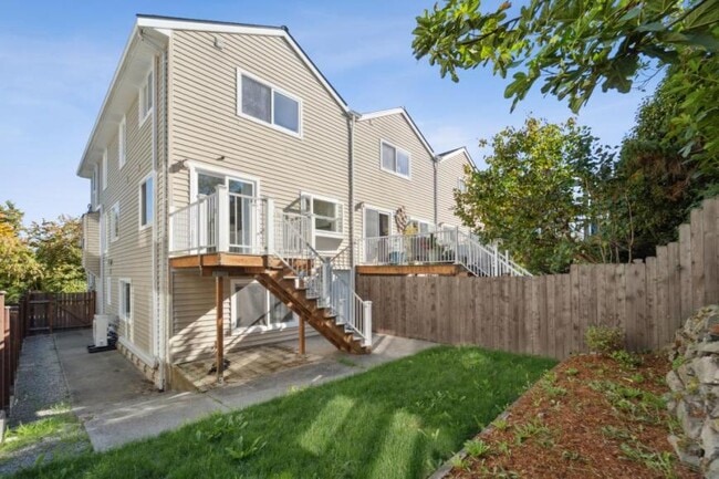 Building Photo - 3 bedroom in Seattle WA 98103
