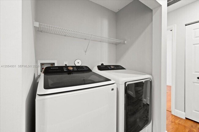 Building Photo - 5014 SW 155th Terrace