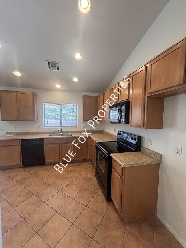 Building Photo - 270 E Shore Cliff Pl