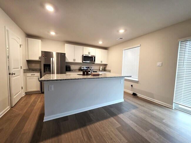 Building Photo - 1120 Wintermead Lp