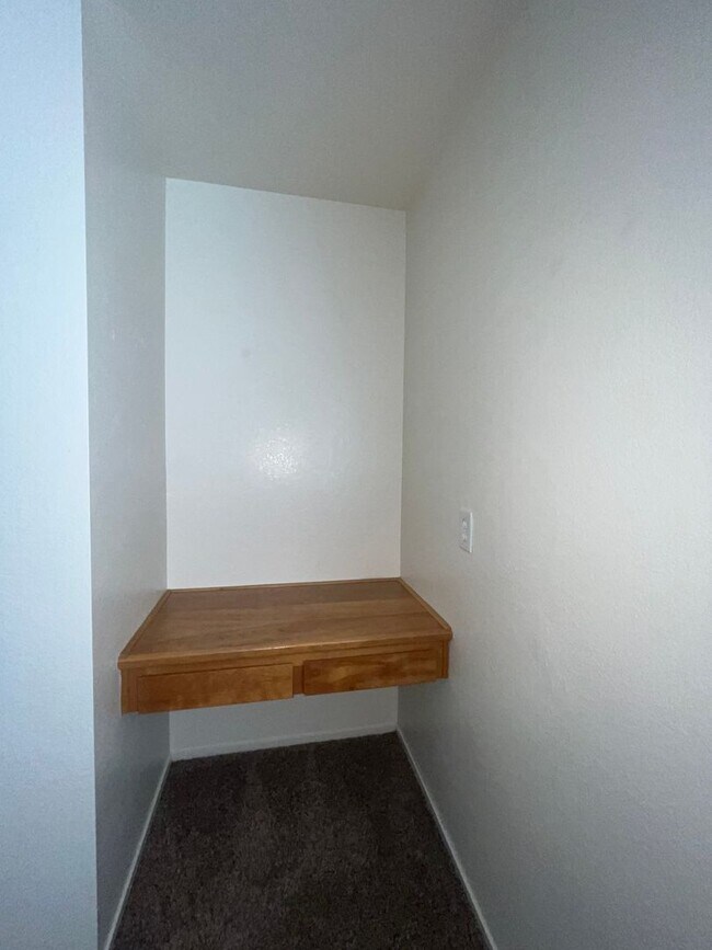 Building Photo - 1281