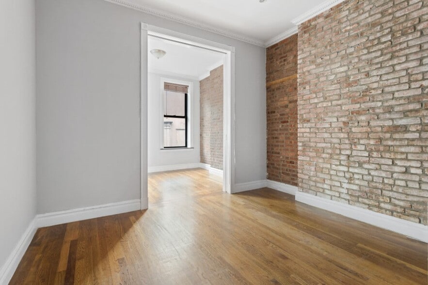 Building Photo - 246 Mott St