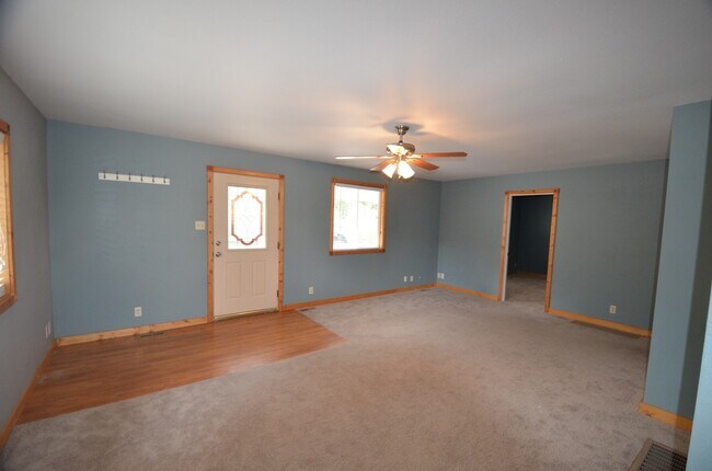 Building Photo - Fairplay home available 10/1/26, yard, two living spaces!