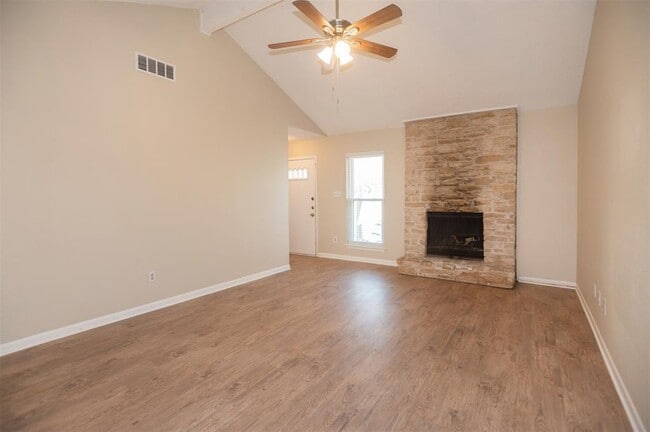 Building Photo - 403 W Bowman Rd