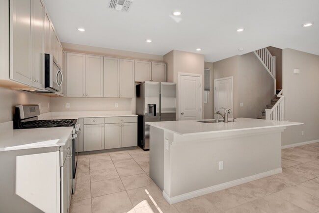 Building Photo - Gorgeous 4 Bedroom, 2 Story Home in SW/Mou...