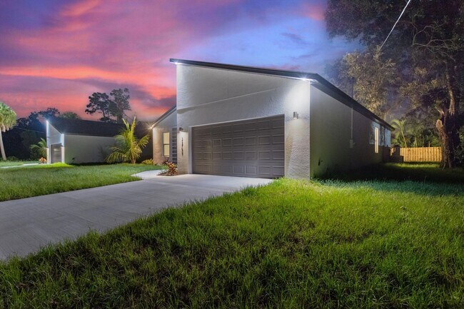 Building Photo - Deposit-Free! Modern, energy efficient hom...