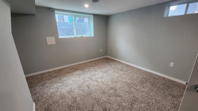 Building Photo - 3 Bedroom, 2 Bathroom House - Available May 1st with early move-in possible!