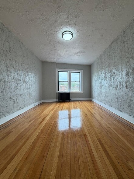 Building Photo - 645 Summer Ave