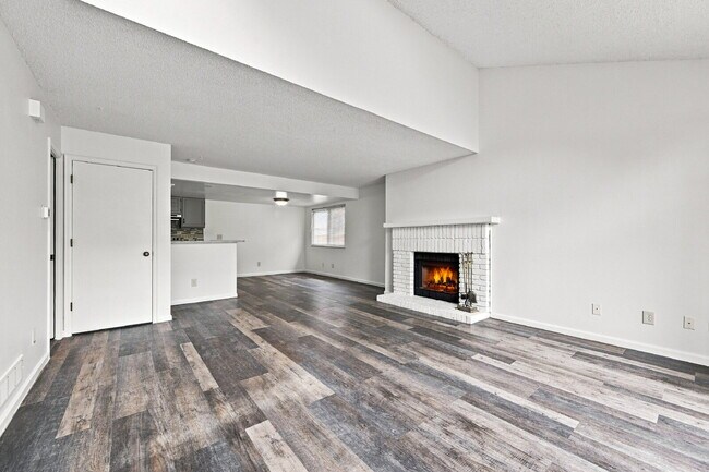 Building Photo - $2,395.95 - 2 Bed, 2.5 Bath Garden Unit in Aurora with Central AC and In Unit Laundry!