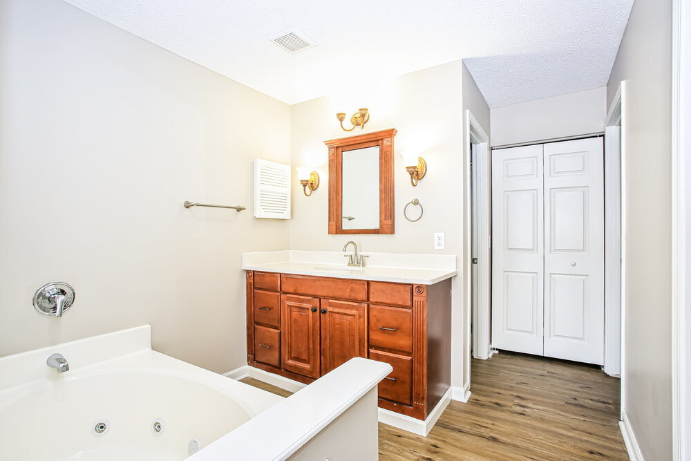 Building Photo - 6322 Bellinger Dr
