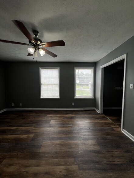 Building Photo - Charming 3-Bedroom Home with 2 Full Bathrooms, and a spacious 2 car attached and detached 2 car g...