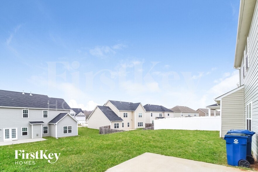 Building Photo - 746 Breeders Cup Dr